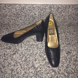 Nina Black Patent Crocodile Embossed Pumps Sz 9